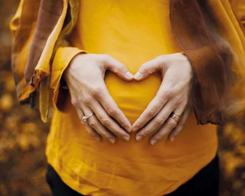 Läs mer om artikeln Gravid? Så kan vi hjälpa till med behandling av smärtor och spänningar